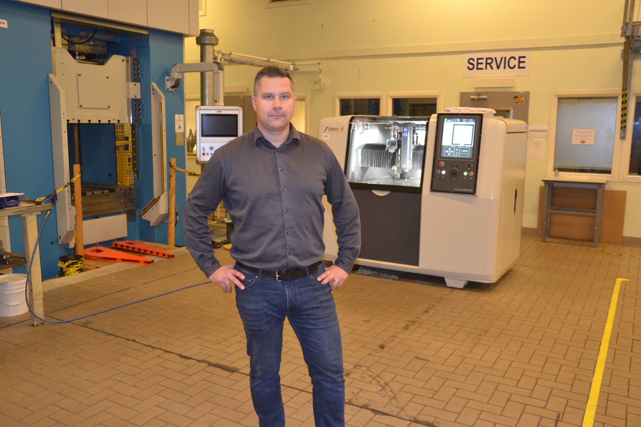 Börje Andermård, CEO of Brogren Industries AB, with the Finecut system in production
