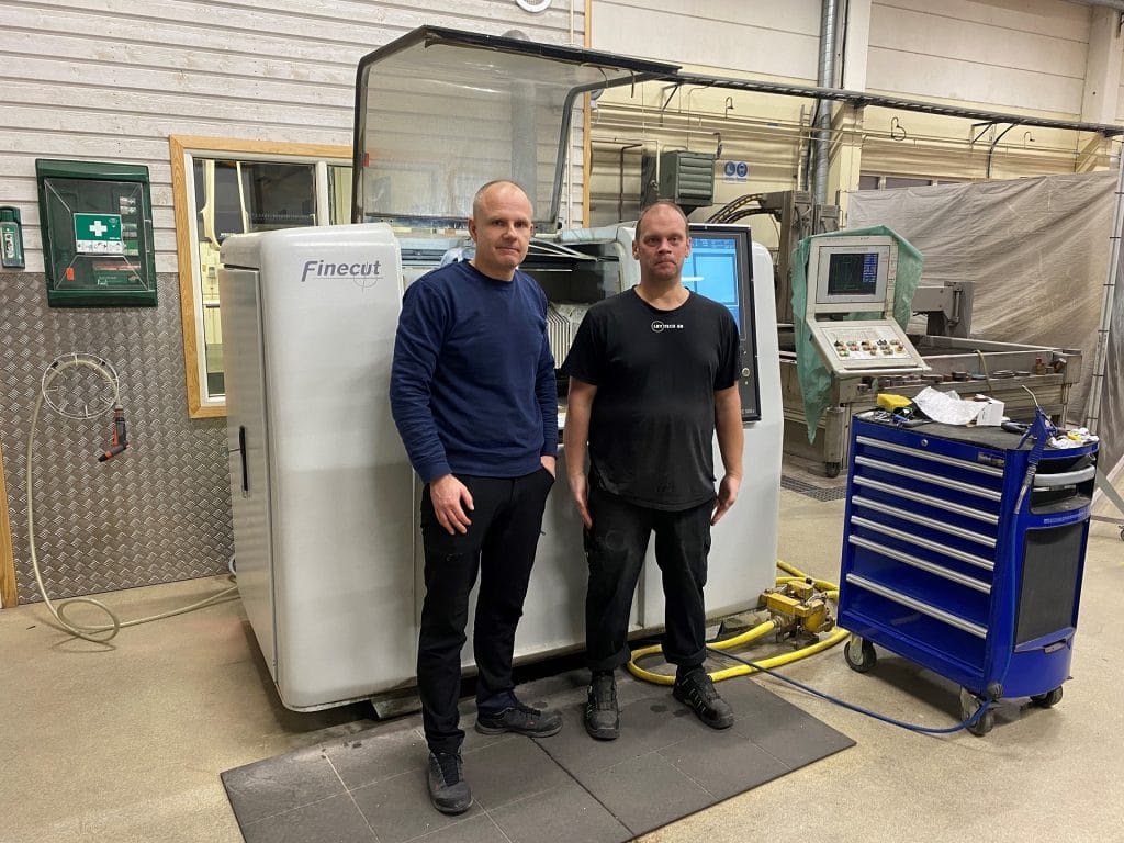 LBY Tech team with a Finecut system at the company's production facility in Ljungby