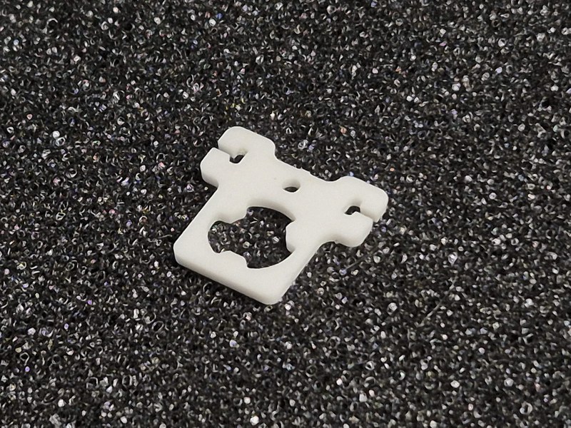 Precision-cut alumina ceramic component