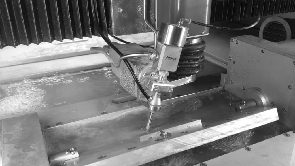 5 axis waterjet manipulator for tilting cutting head