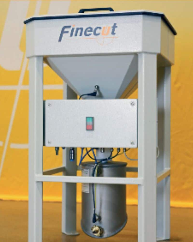 External abrasive bulk feeder